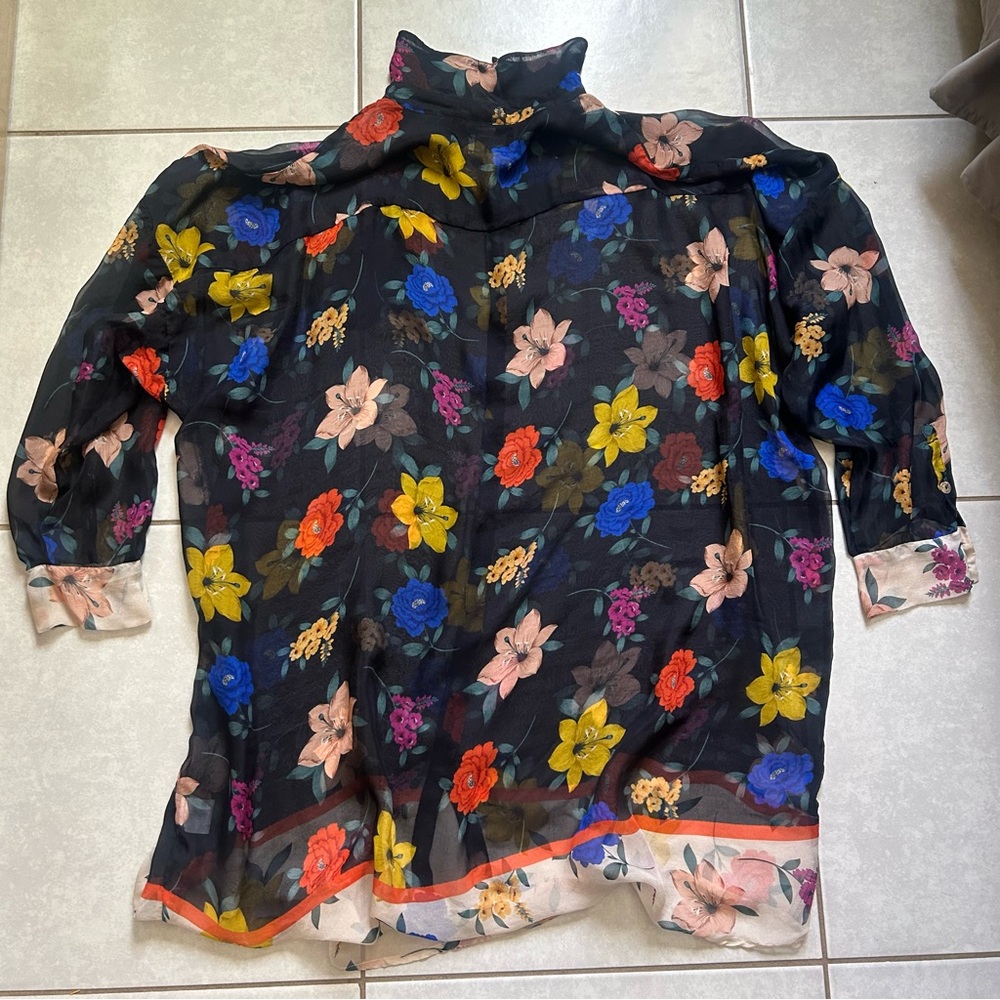 Johnny Was Jade Hunni Silk Blouse in the Wild Blooms print - Picture 8 of 8